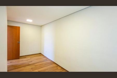 Quarto 1 de casa para alugar com 2 quartos, 70m² em Vera Cruz, Belo Horizonte