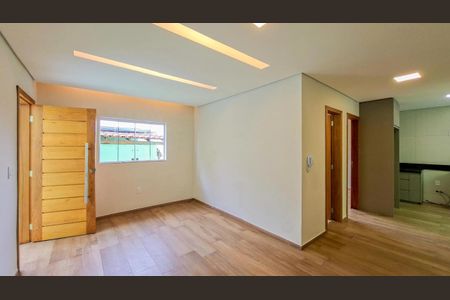 Sala  de casa para alugar com 2 quartos, 70m² em Vera Cruz, Belo Horizonte