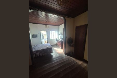 Quarto de casa à venda com 3 quartos, 240m² em Brás de Pina, Rio de Janeiro