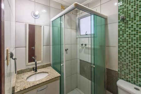 Banheiro da Suíte de apartamento para alugar com 2 quartos, 79m² em Nova Mirim, Praia Grande