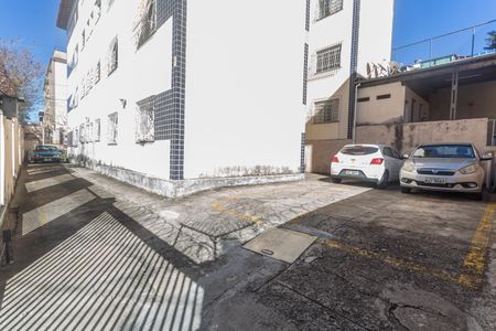 Garagem de apartamento à venda com 3 quartos, 60m² em Sagrada Família, Belo Horizonte