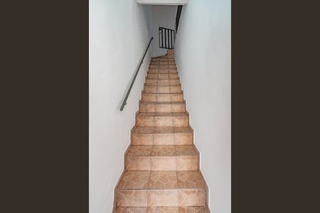 Escada de casa para alugar com 1 quarto, 40m² em Vila Água Funda, São Paulo