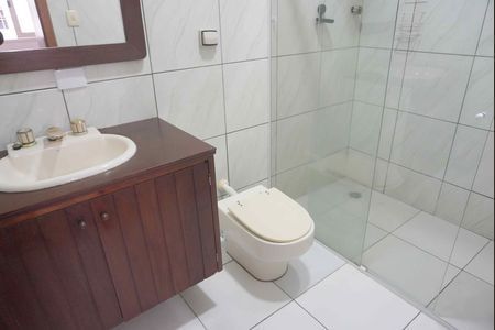 Banheiro da Suíte de casa para alugar com 2 quartos, 156m² em Jardim Sao Luis, Barueri