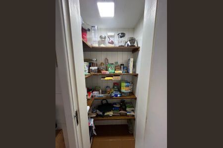 Dispensa de apartamento para alugar com 3 quartos, 125m² em Vitória, Salvador