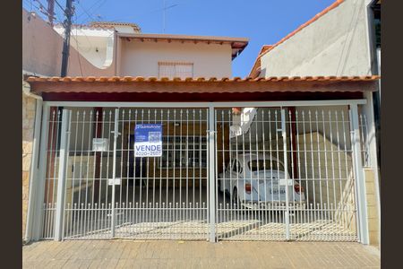 Placa instalada na fachada do imóvel de casa à venda com 4 quartos, 113m² em Vila Augusta, Guarulhos
