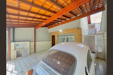 Garagem de casa à venda com 4 quartos, 113m² em Vila Augusta, Guarulhos