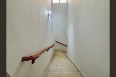 Escada de casa à venda com 4 quartos, 113m² em Vila Augusta, Guarulhos