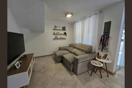 Sala de casa de condomínio à venda com 3 quartos, 170m² em Itaipu, Niterói