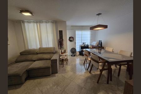 Sala de casa de condomínio à venda com 3 quartos, 170m² em Itaipu, Niterói