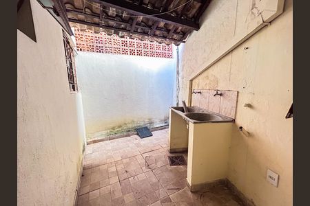 Casa para alugar com 2 quartos, 80m² em Planalto, Belo Horizonte