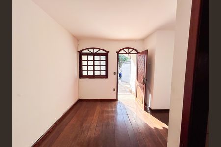 Casa para alugar com 2 quartos, 80m² em Planalto, Belo Horizonte