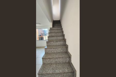 Studio para alugar com 25m², 1 quarto e sem vaga Studio para alugar com 25m², 1 quarto e sem vagaEscada