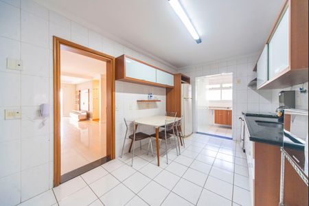 Apartamento para alugar com 130m², 3 quartos e 2 vagas Apartamento para alugar com 130m², 3 quartos e 2 vagasCozinha
