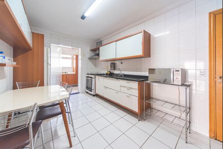 Apartamento para alugar com 130m², 3 quartos e 2 vagas Apartamento para alugar com 130m², 3 quartos e 2 vagasCozinha