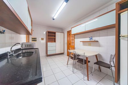 Apartamento para alugar com 130m², 3 quartos e 2 vagas Apartamento para alugar com 130m², 3 quartos e 2 vagasCozinha