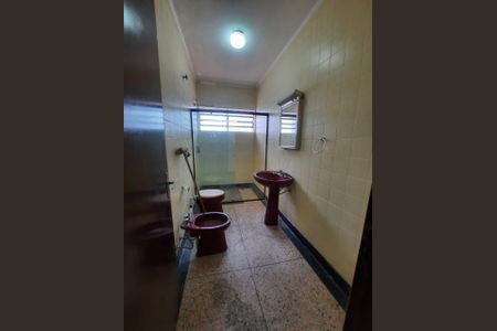 Banheiro de casa à venda com 3 quartos, 200m² em Vila Homero Thon, Santo André