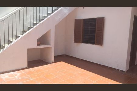 Área externa de casa à venda com 3 quartos, 200m² em Vila Homero Thon, Santo André