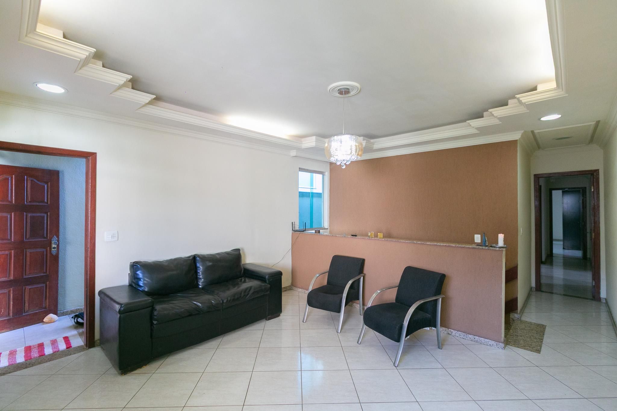 Casa com 4 quartos — Copacabana, Belo Horizonte