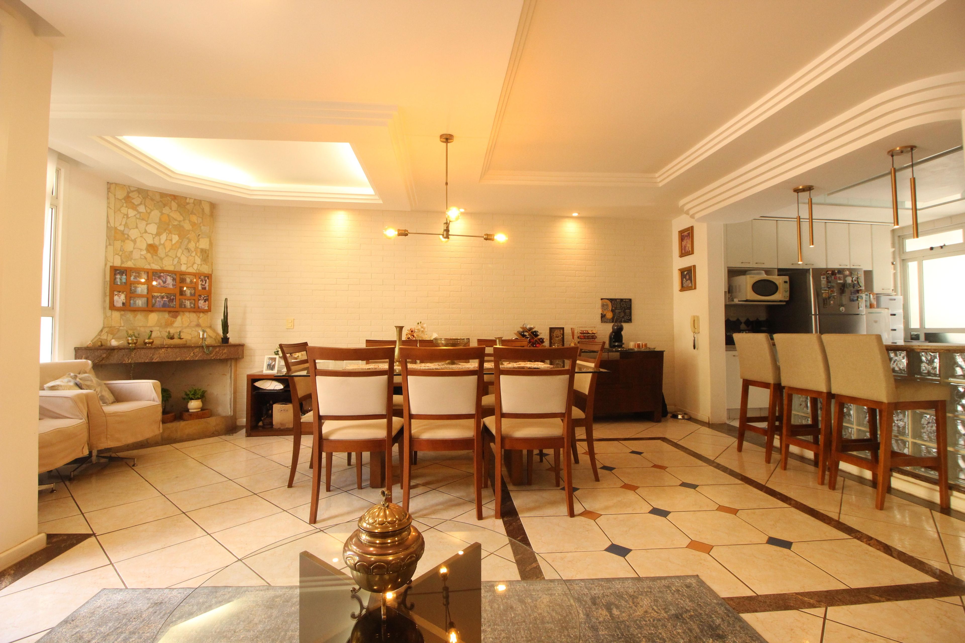 Casa com 4 quartos — Santa Lúcia, Belo Horizonte
