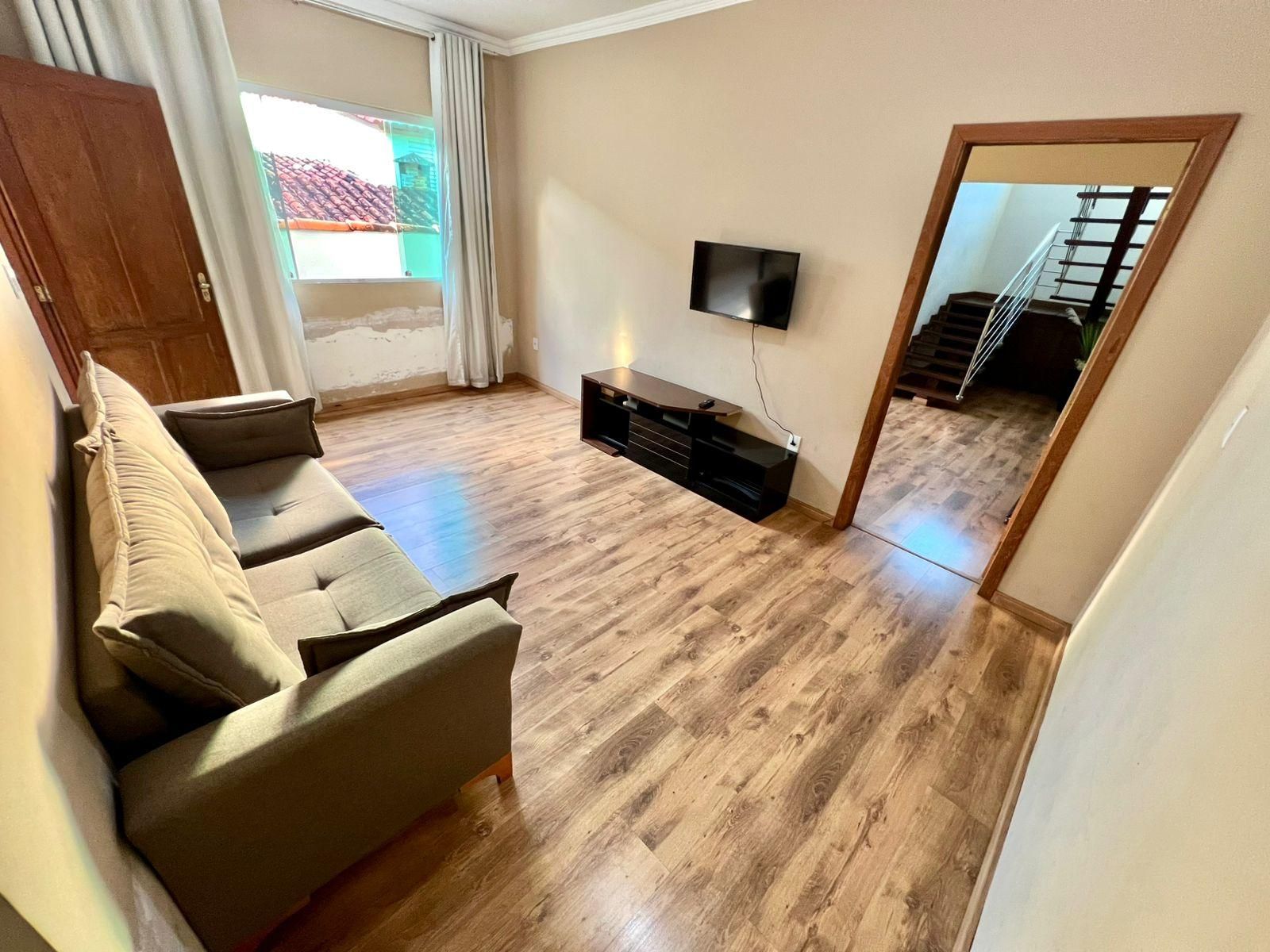 Casa com 4 quartos — Heliópolis, Belo Horizonte