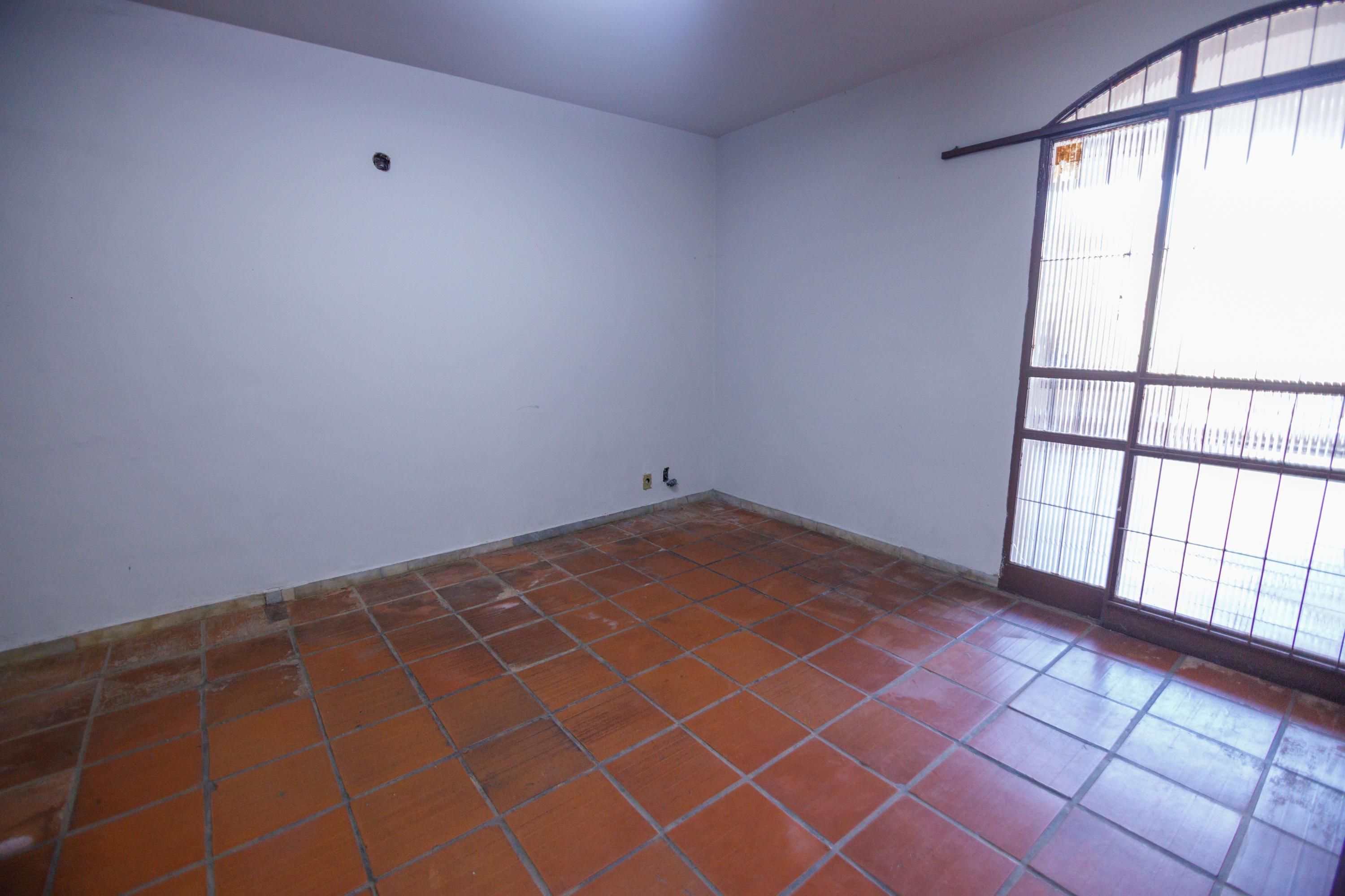 Casa com 4 quartos — Alto Caiçaras, Belo Horizonte