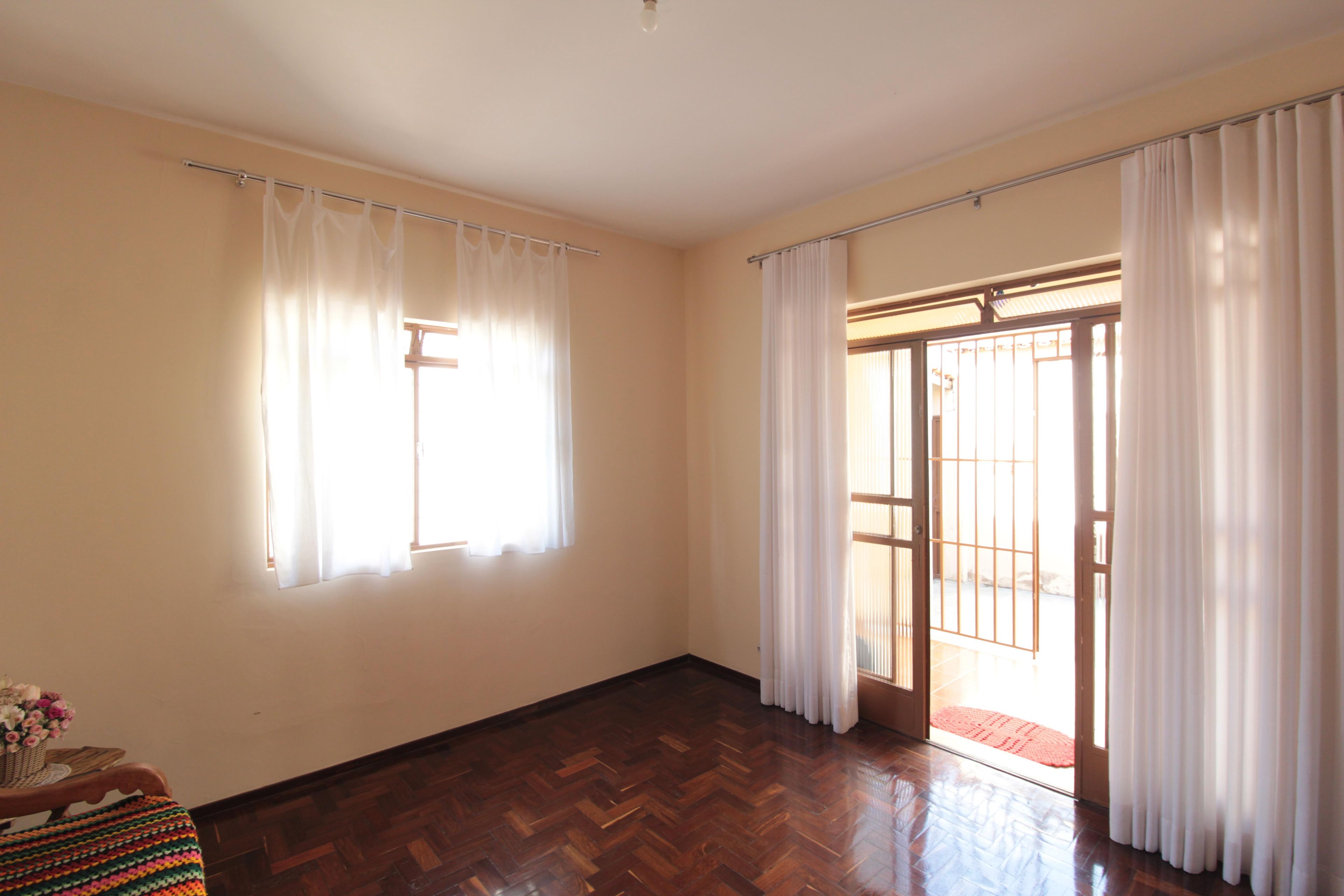 Casa com 2 quartos — Glória, Belo Horizonte