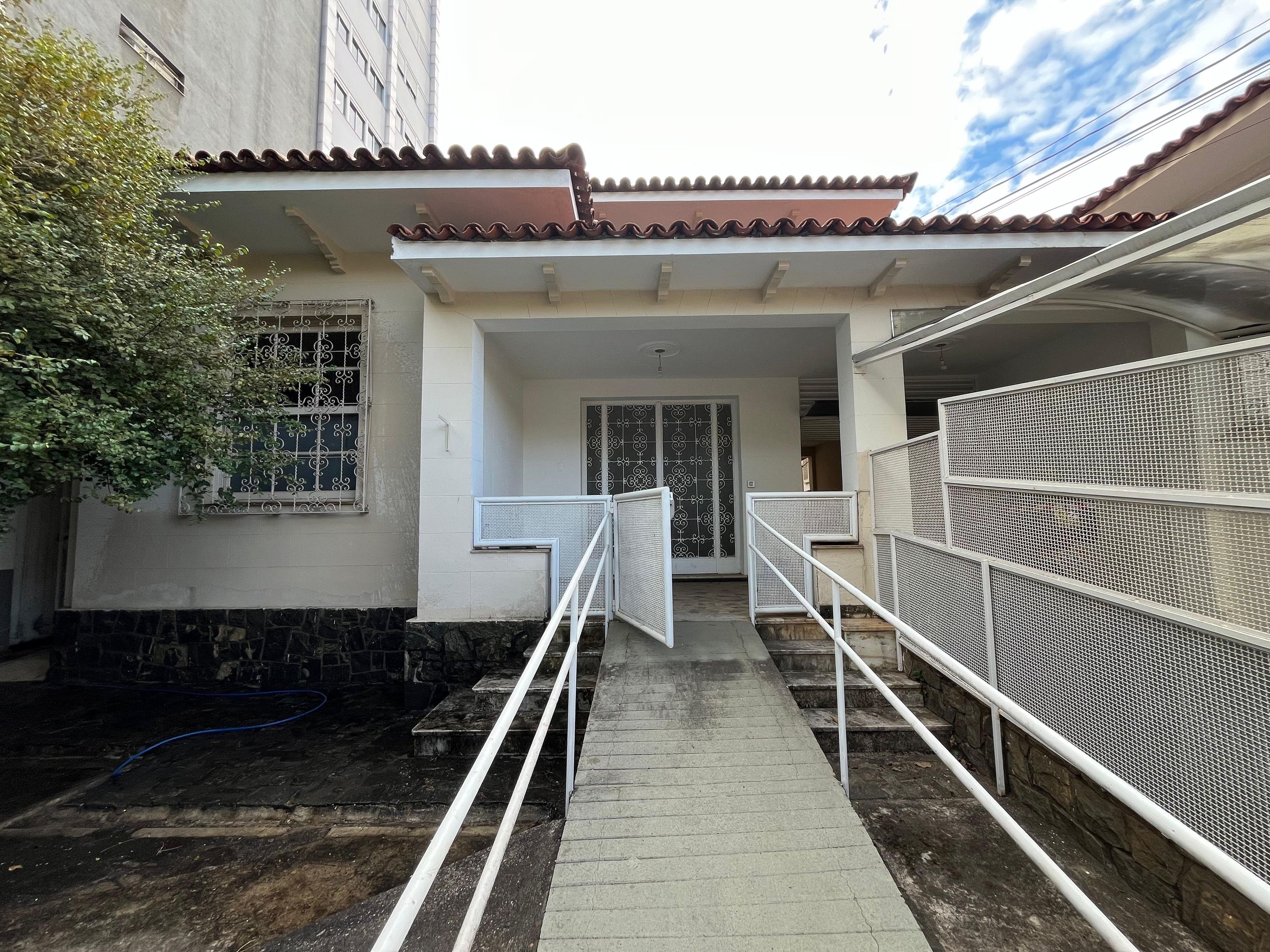 Casa com 4 quartos — Barro Preto, Belo Horizonte