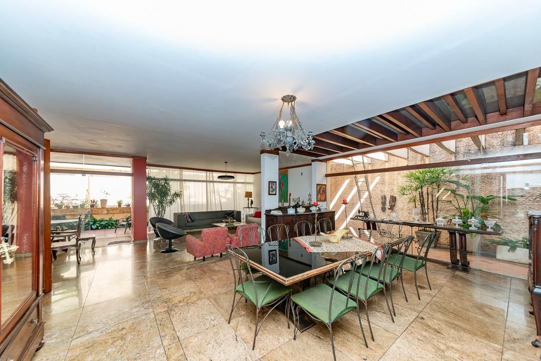 Casa com 4 quartos — Santa Lúcia, Belo Horizonte
