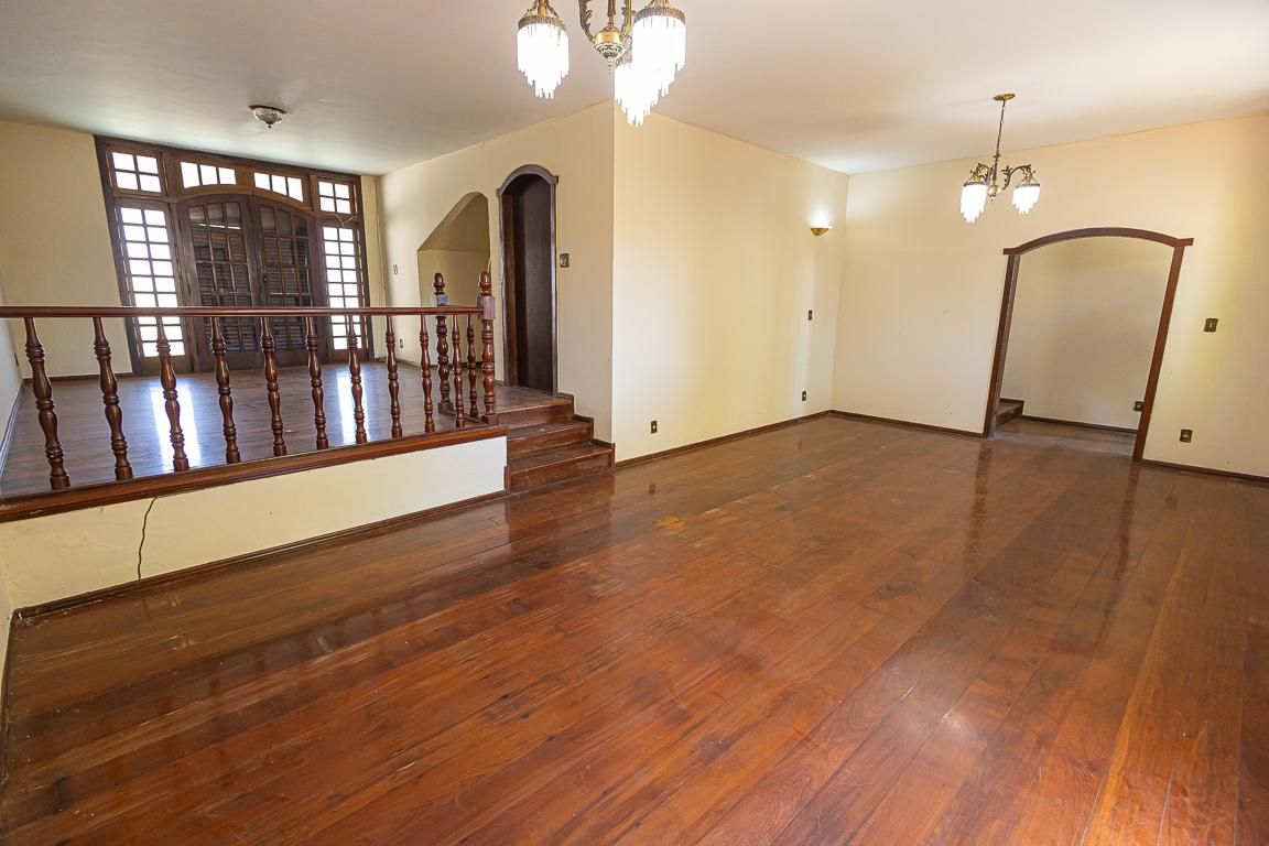 Casa com 5 quartos — Pampulha, Belo Horizonte