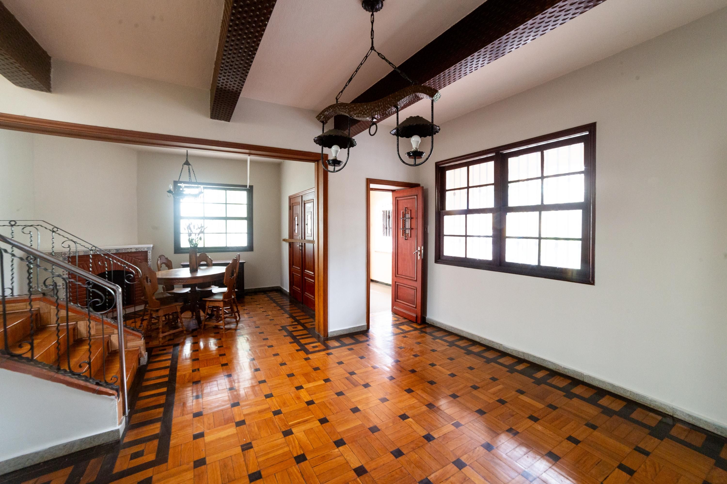 Casa com 4 quartos — Lourdes, Belo Horizonte