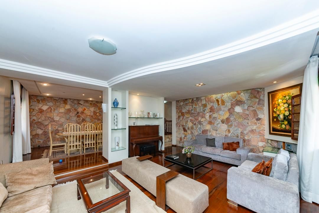 Casa com 6 quartos — Grajaú, Belo Horizonte