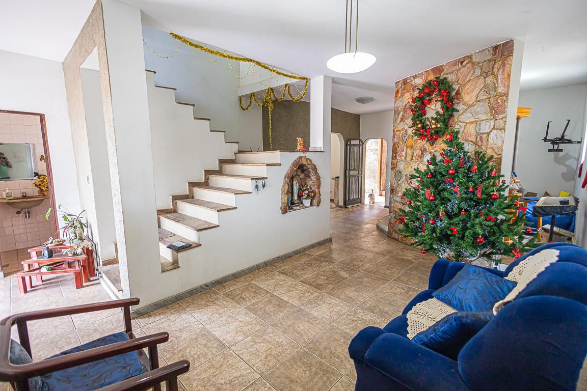 Casa com 5 quartos — São João Batista, Belo Horizonte
