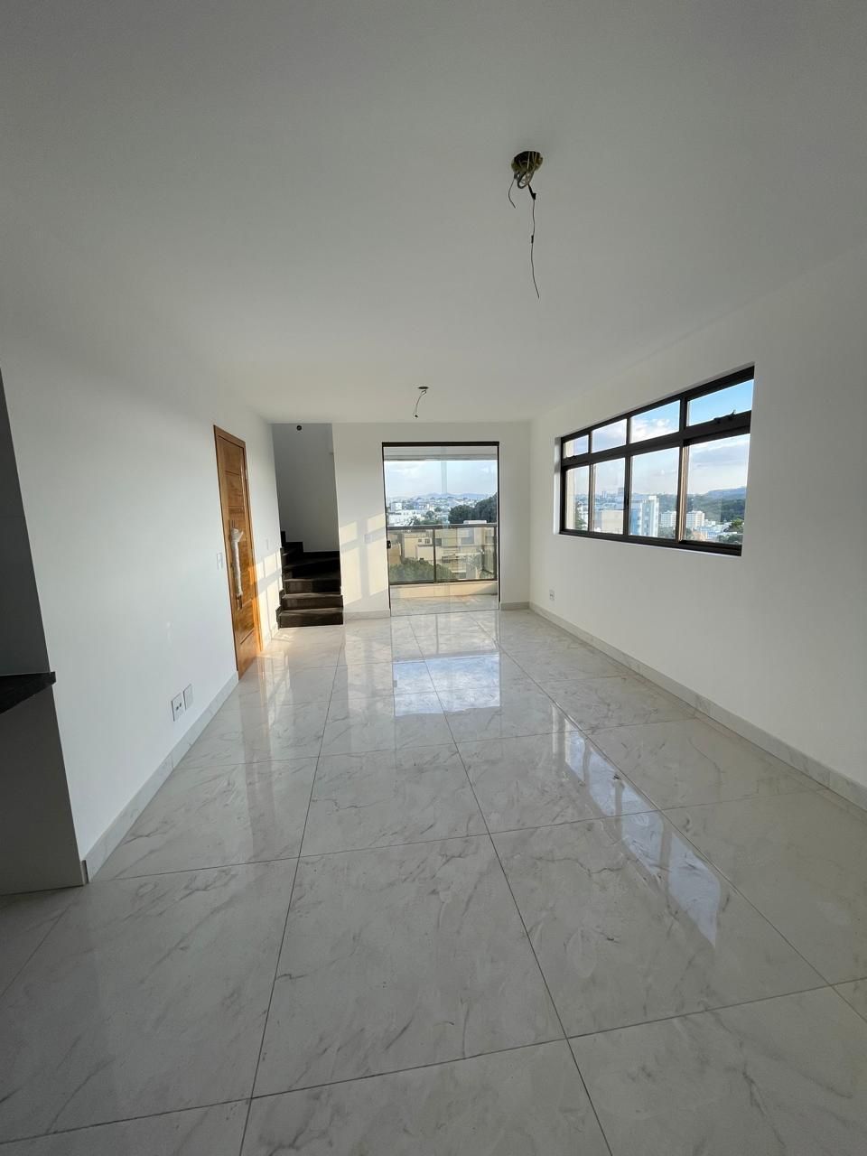 Casa com 4 quartos — Santa Rosa, Belo Horizonte