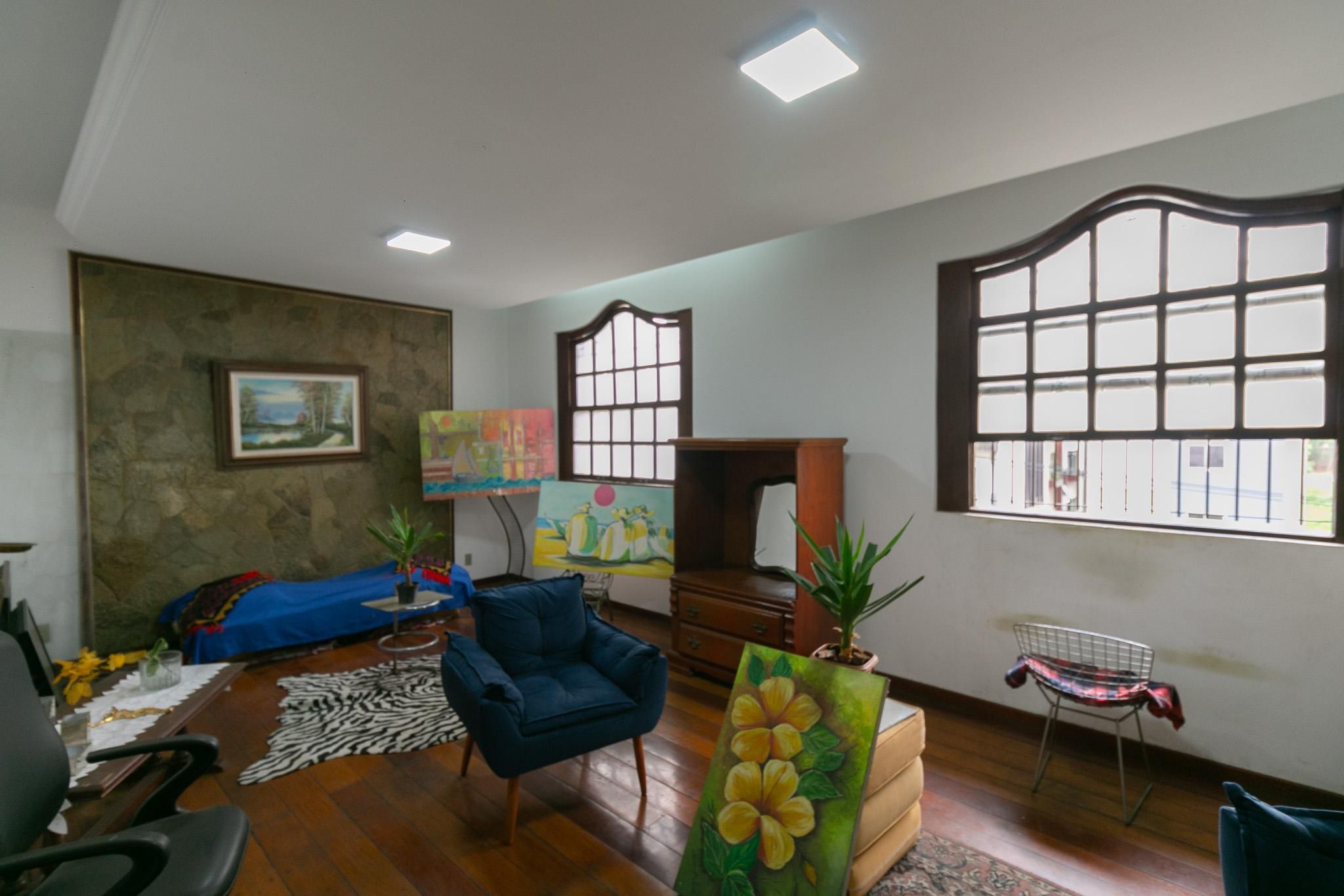 Casa com 4 quartos — Sagrada Família, Belo Horizonte