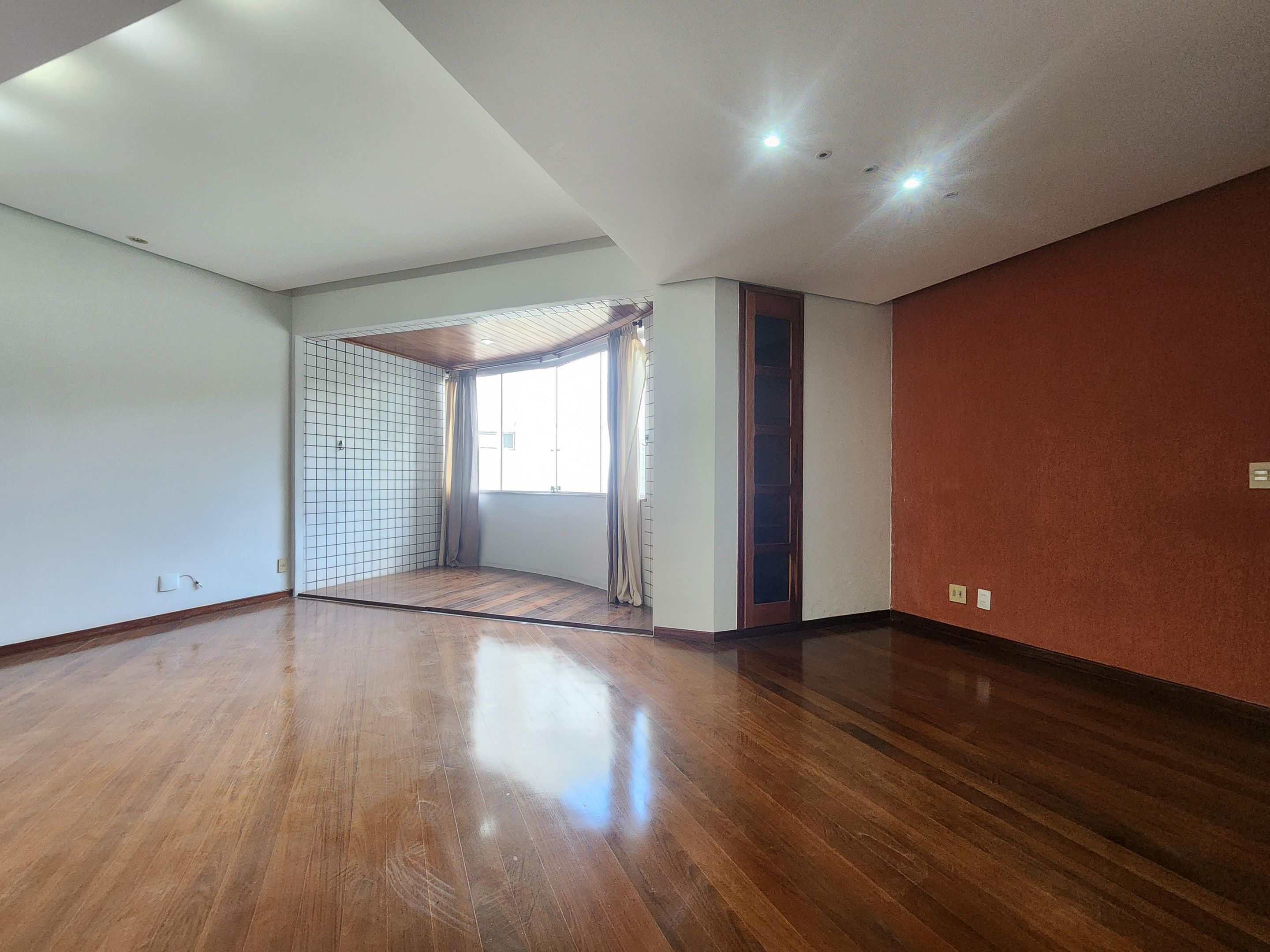 Apartamento com 3 quartos — Serra, Belo Horizonte