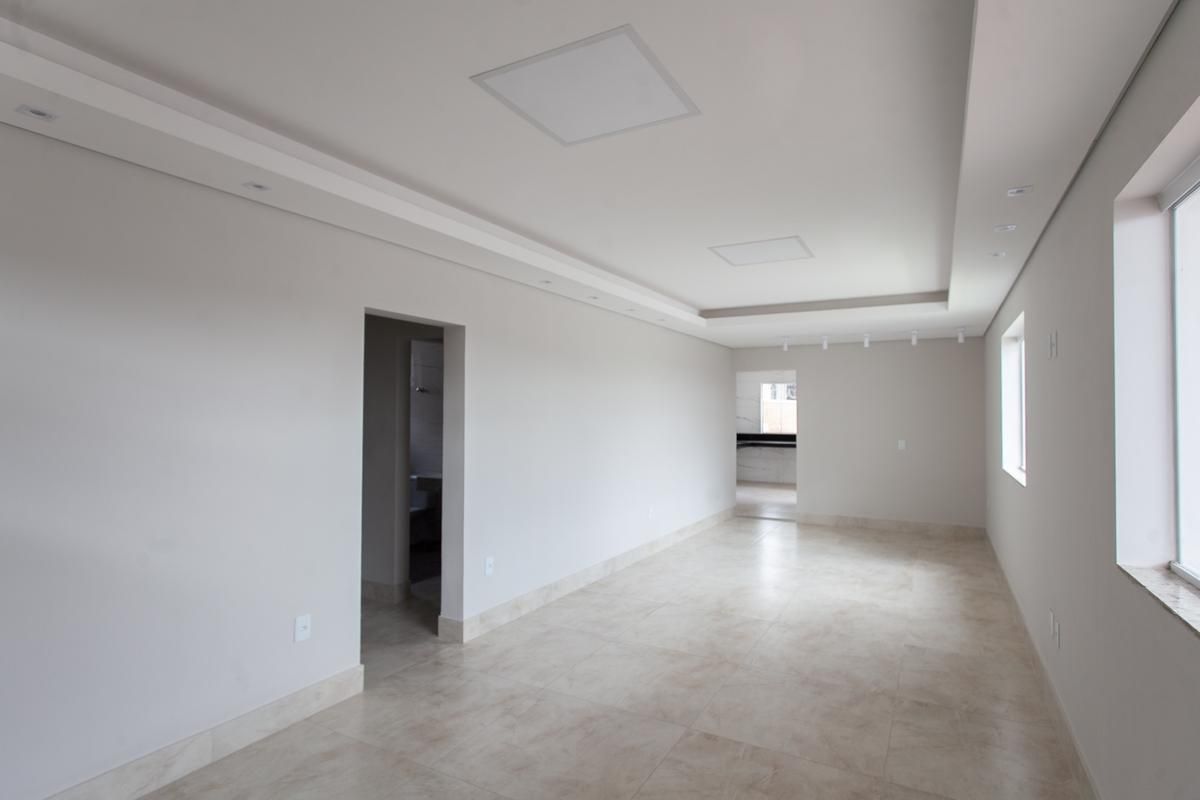 Casa com 7 quartos — Planalto, Belo Horizonte