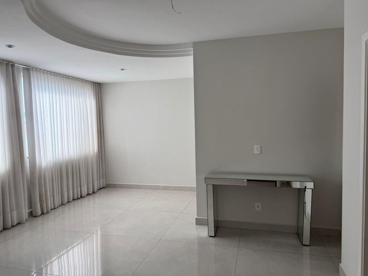 Apartamento com 3 quartos — Serra, Belo Horizonte