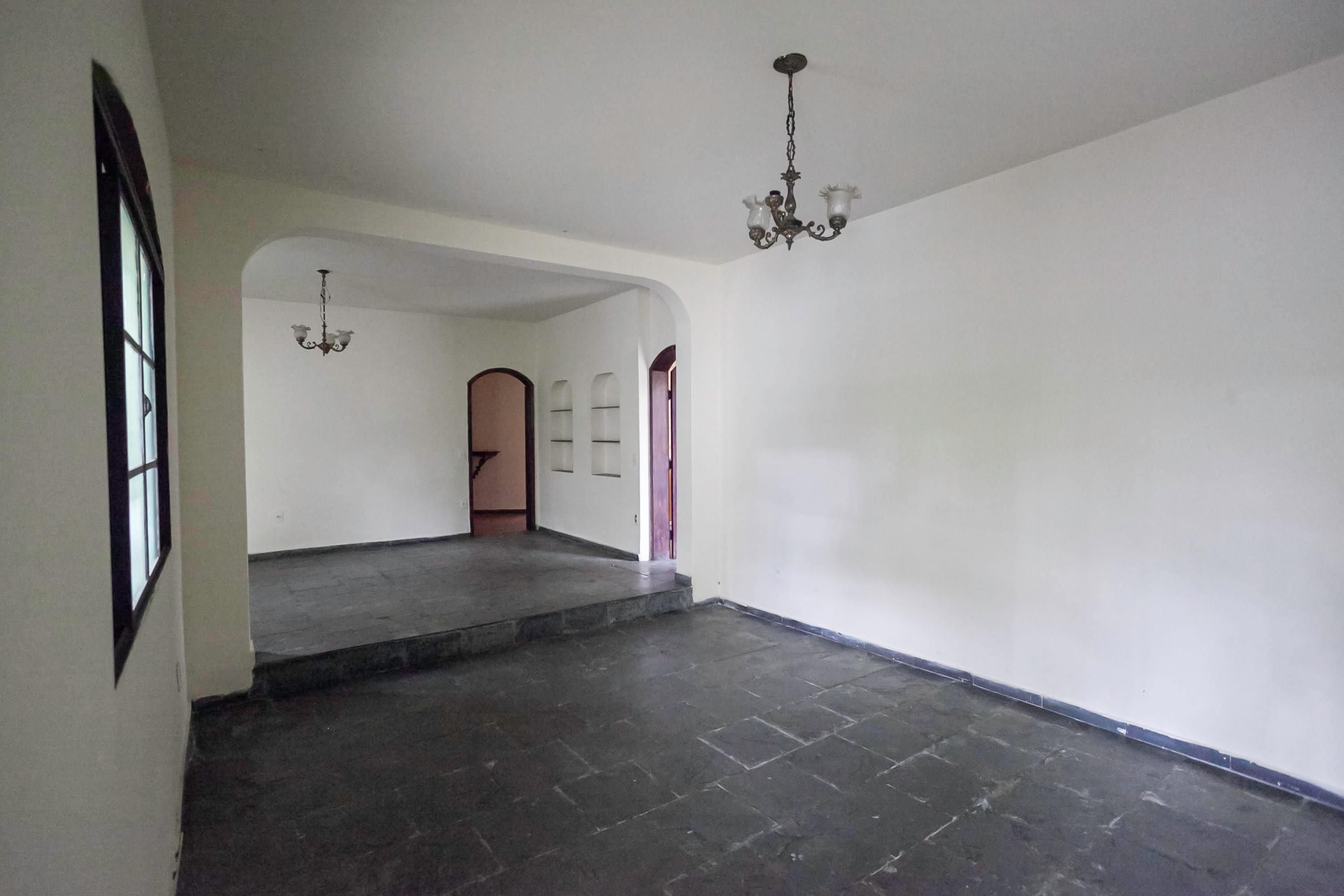 Casa com 6 quartos — Glória, Belo Horizonte