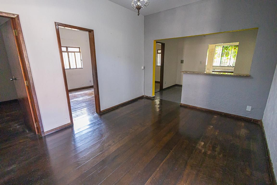 Casa com 5 quartos — Glória, Belo Horizonte