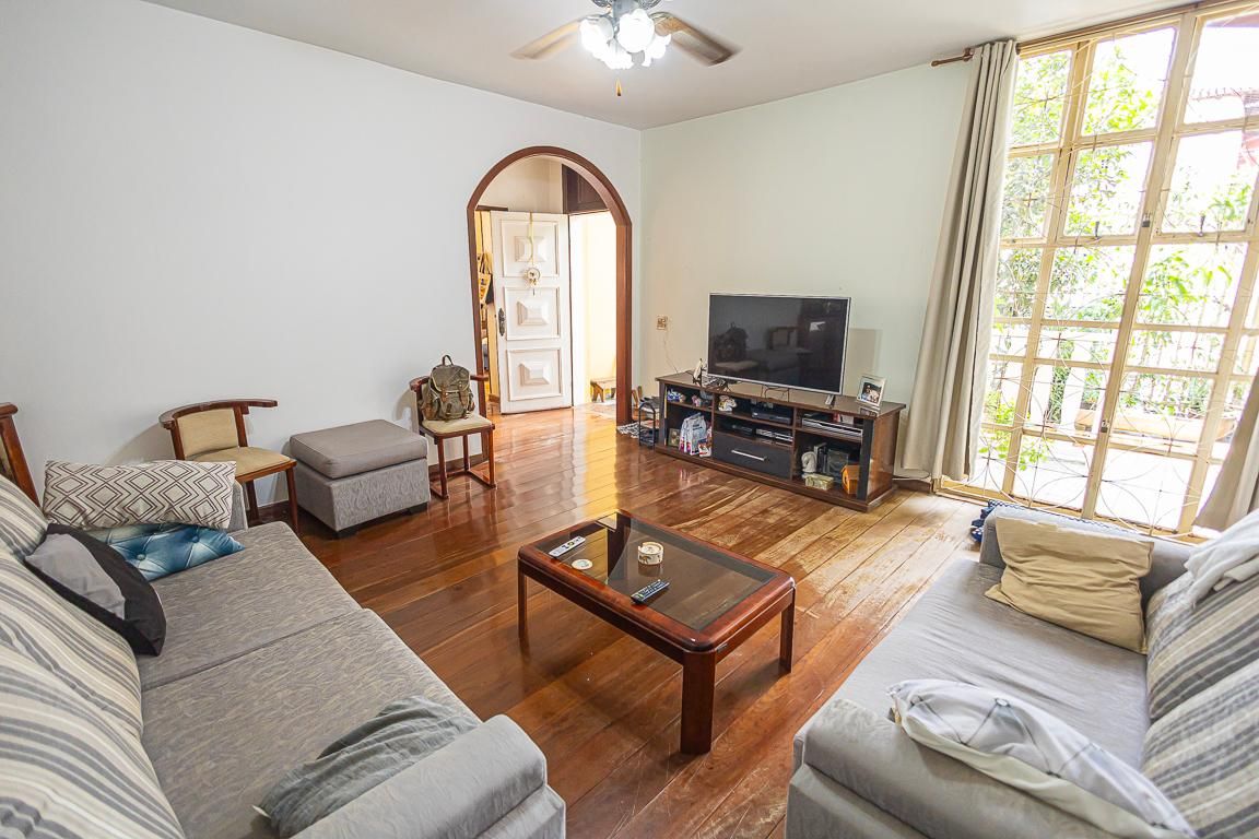 Casa com 4 quartos — Itapoã, Belo Horizonte