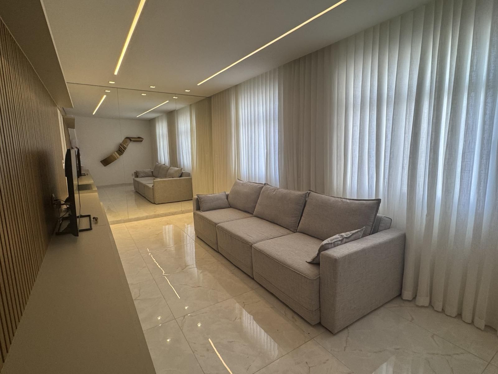 Apartamento com 4 quartos — Sion, Belo Horizonte