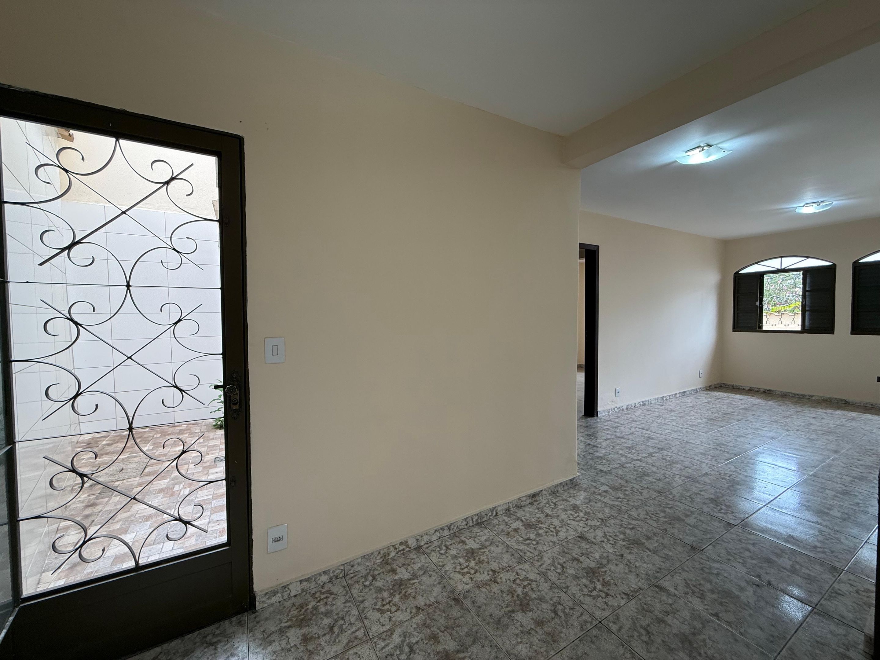 Casa com 3 quartos — Alípio de Melo, Belo Horizonte