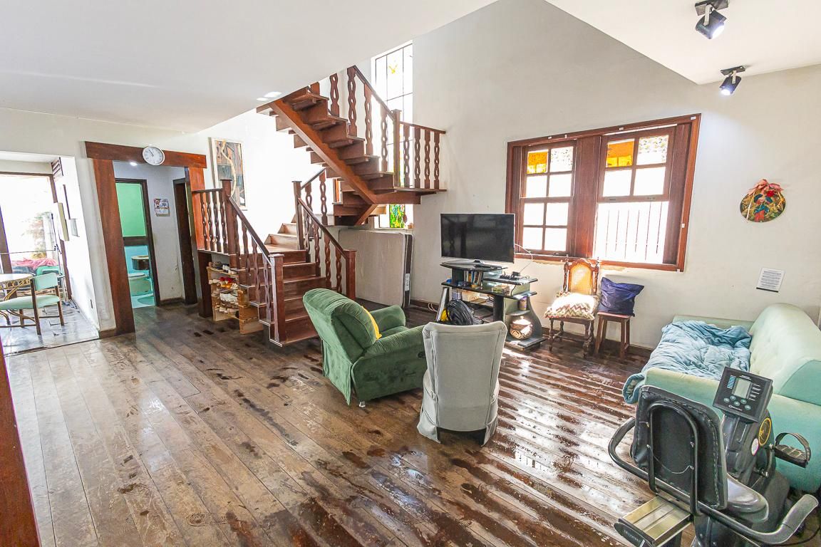 Casa com 6 quartos — São José, Belo Horizonte