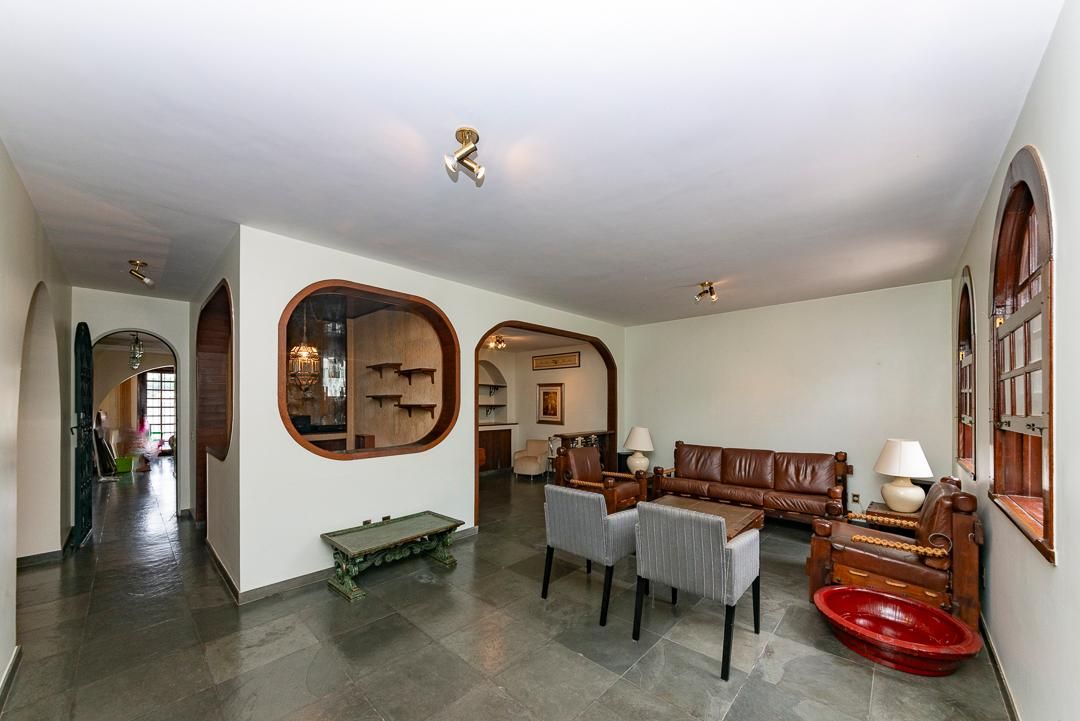 Casa com 4 quartos — Santa Lúcia, Belo Horizonte