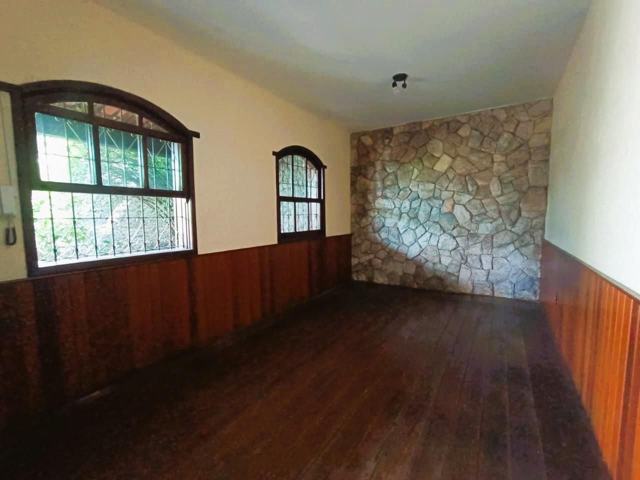 Casa com 4 quartos — Venda Nova, Belo Horizonte