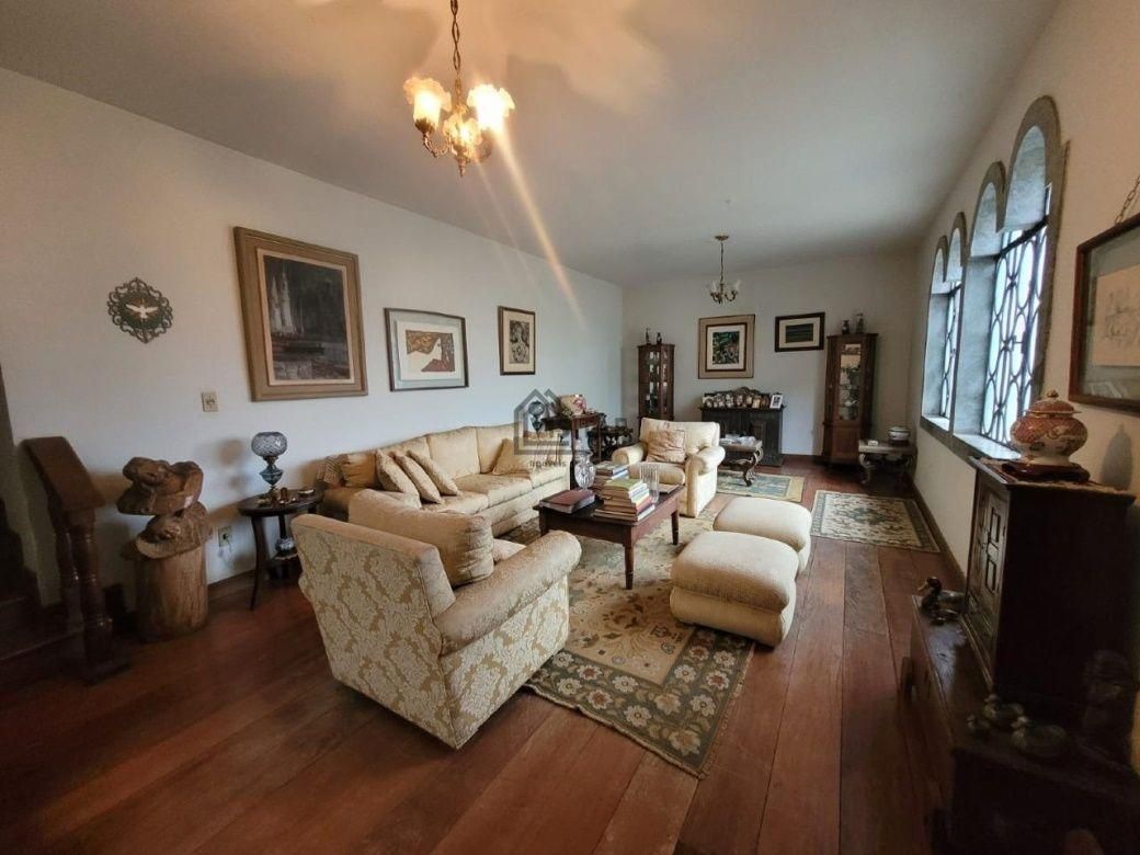 Casa com 4 quartos — Santa Lúcia, Belo Horizonte