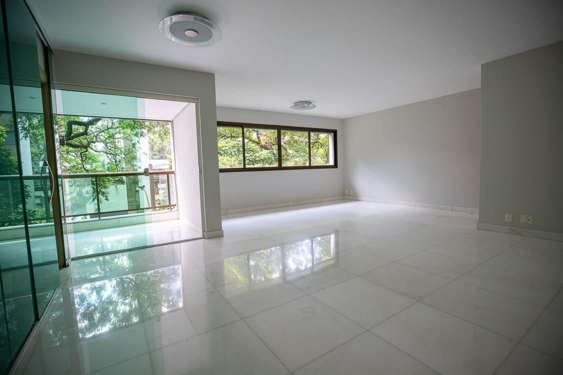 Apartamento com 4 quartos — Funcionários, Belo Horizonte