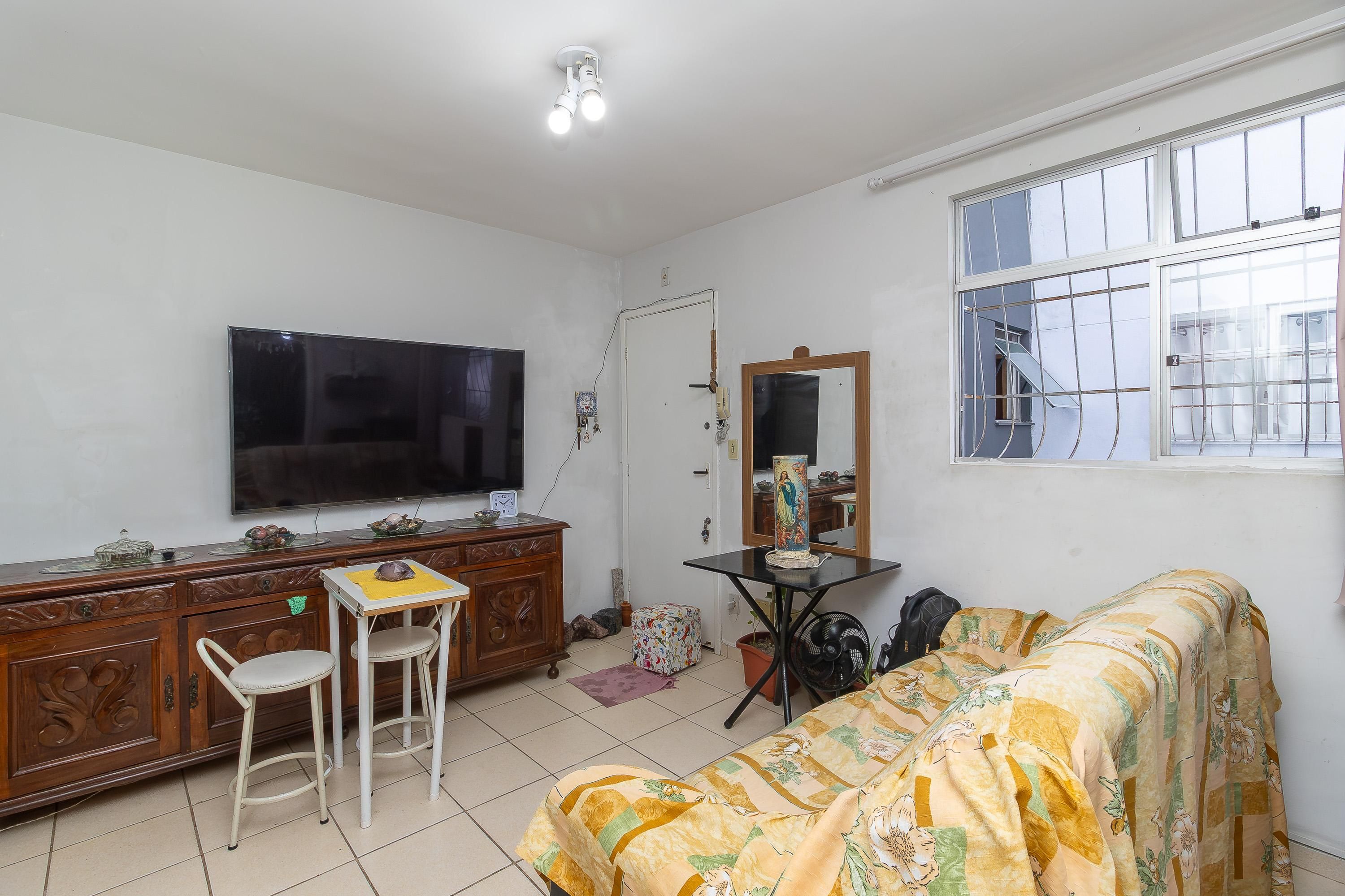 Apartamento com 2 quartos — Heliópolis, Belo Horizonte