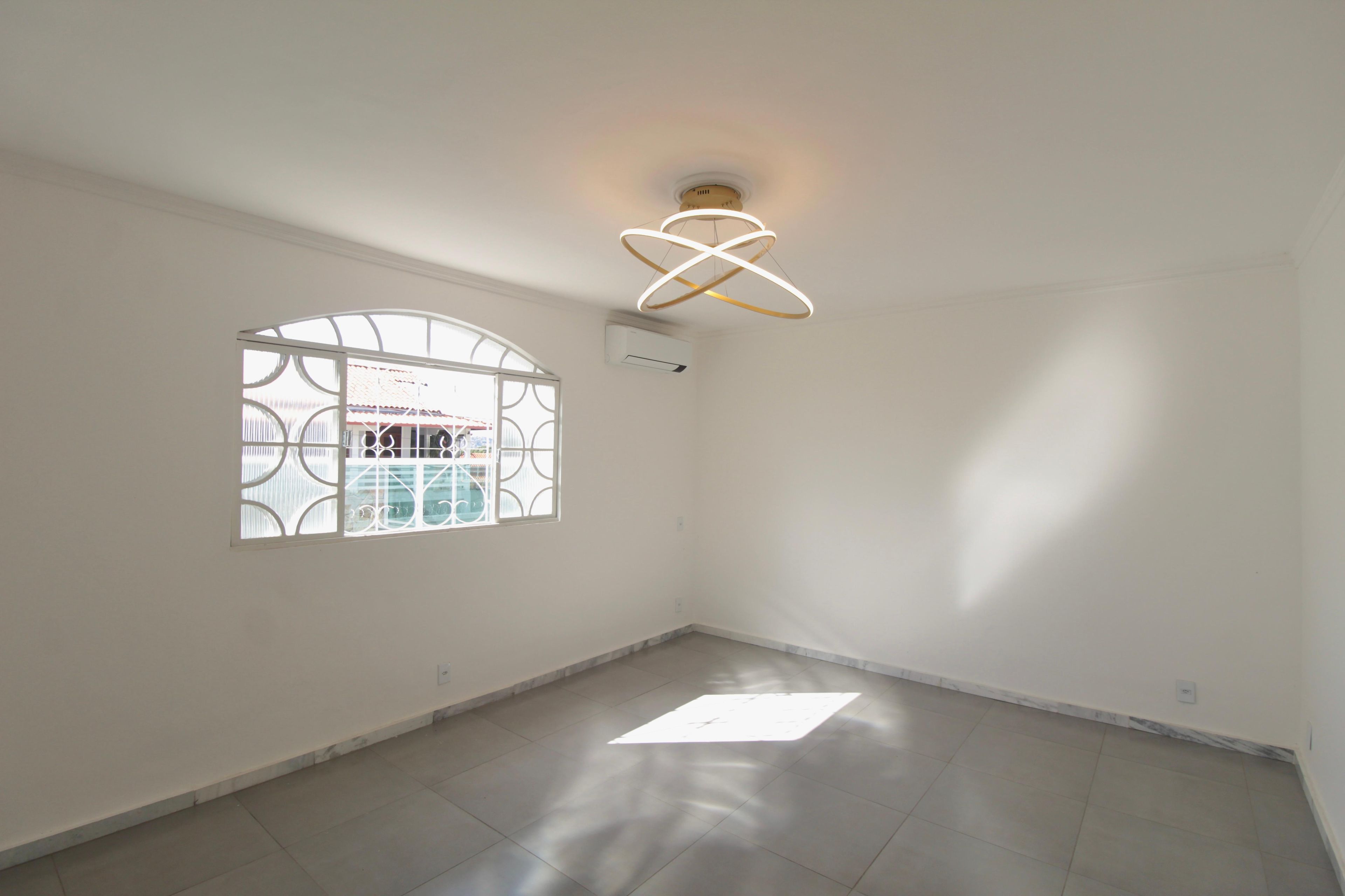 Casa com 4 quartos — Santa Branca, Belo Horizonte