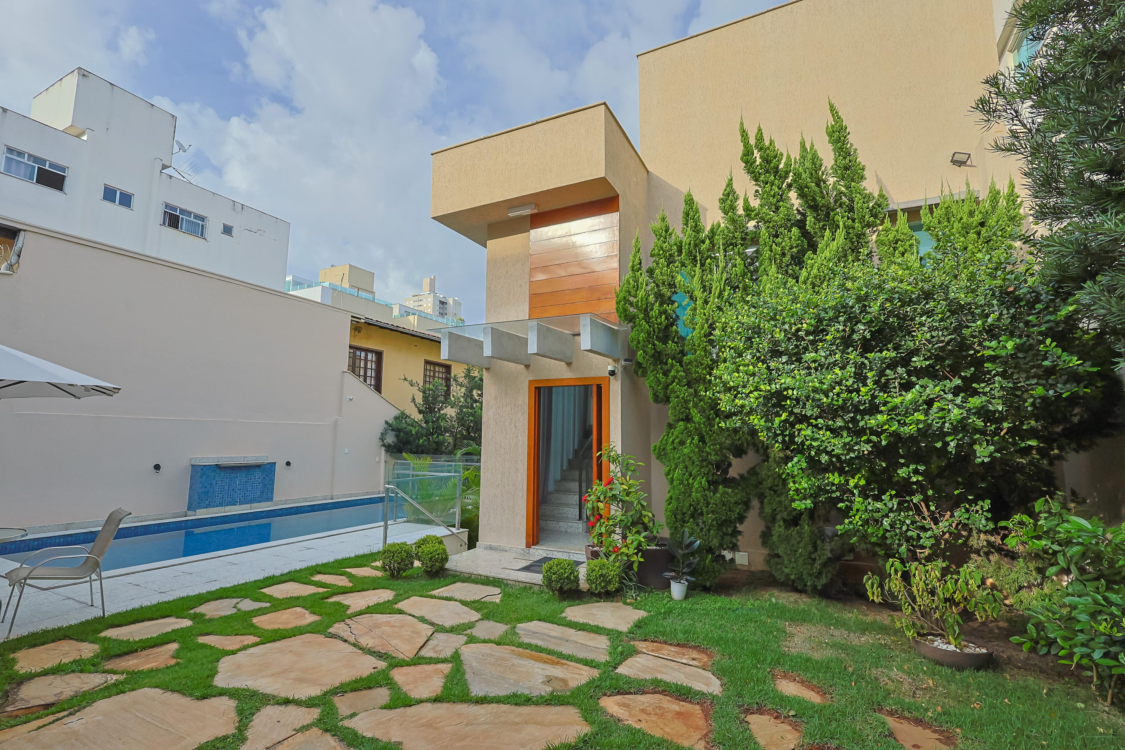 Casa com 4 quartos — Castelo, Belo Horizonte
